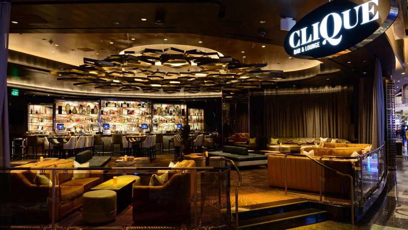 CliQue Bar and Lounge