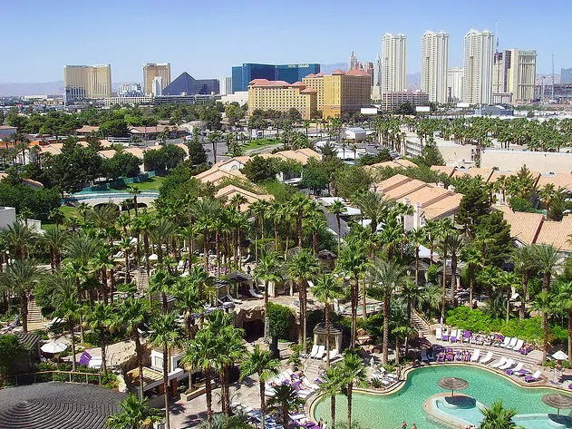 hard-rock-pool-4