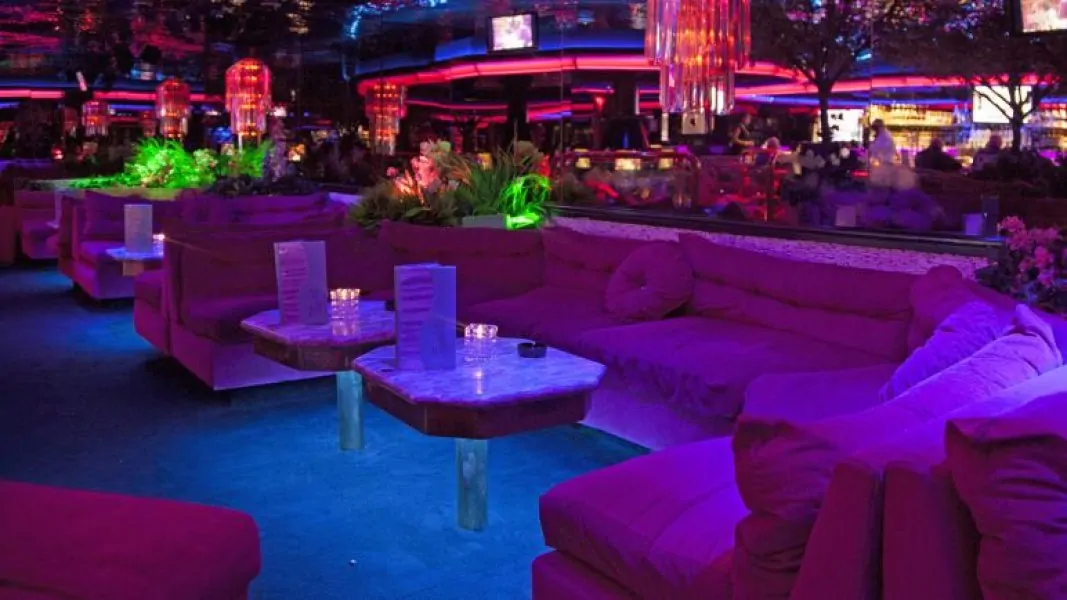 Las Vegas Bar Scene – Fireside Lounge