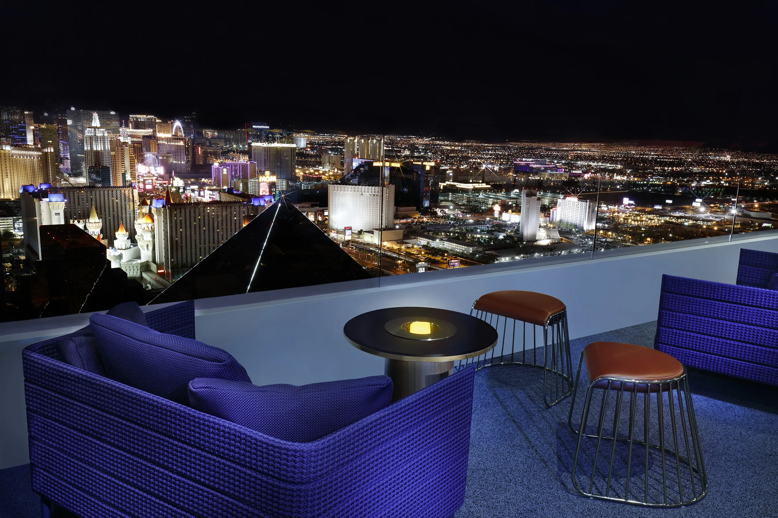 Las Vegas Bar Scene –Skyfall